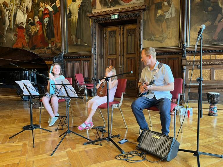Kinder musizieren gemeinsam in der Musikschule Einfach Musikalisch in Erfurt