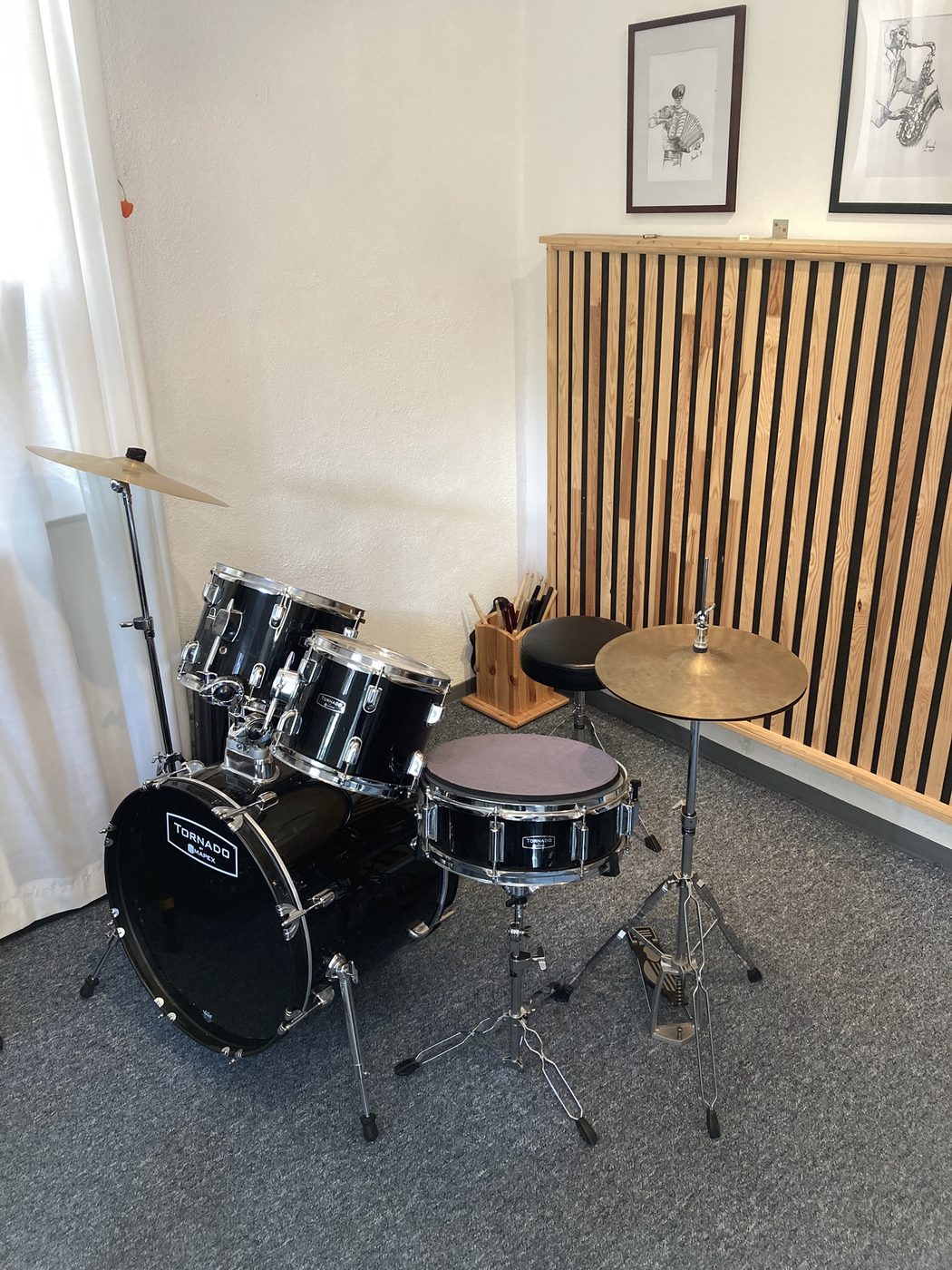 Schlagzeug zum Ausprobieren im Unterrichtsraum der Musikschule Einfach Musikalisch in Erfurt